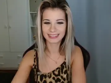 Chaturbate Live Sex Cam of kristineamore