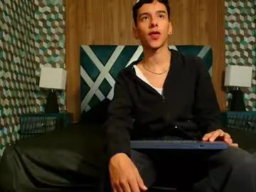 Chaturbate Live Porn of aiden_royce