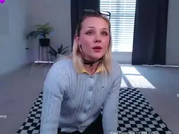 Chaturbate Best live sex cam show of petitebrat