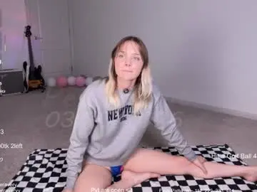 Chaturbate Watch Live Sex Cams of petitebrat