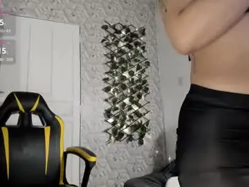 Chaturbate Live Sex Cam of chica_hot24