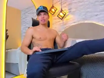 Chaturbate Free Porn Cam of benjamin_more