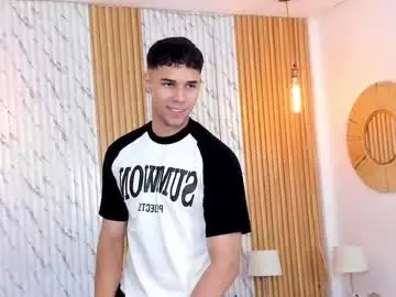 Chaturbate Live Sex Cam of thomas_walker0