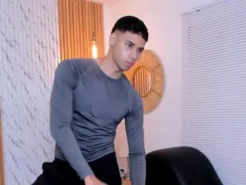 Chaturbate Live Sex Cam of thomas_walker0