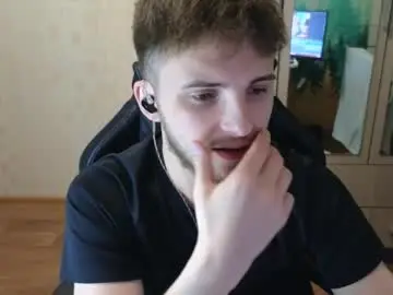 Chaturbate Free Porn Cam of golden_boyyy21