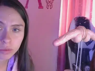 Chaturbate Nude Webcam of lia_queen22