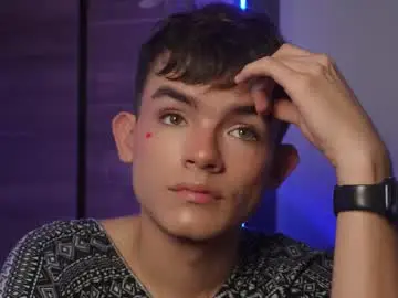 Chaturbate Live Sex Cam of angelocute_