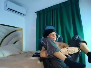 Chaturbate Live Sex Cam of milo_sttorm