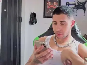 Chaturbate Live Sex Cam of alejandrojf_00