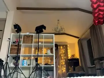 Chaturbate Live Sex Cam of chloe_show