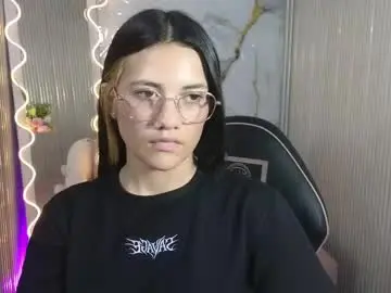 Chaturbate Live Sex Cam of chiara_tay