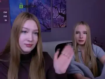 Chaturbate Live Sex Cam of playful_sophie