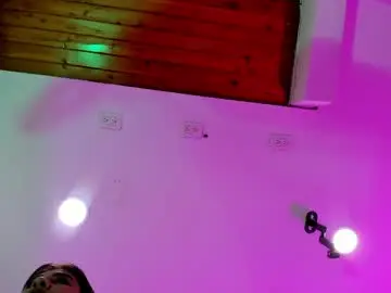 Chaturbate Live Sex Cam of alondrasoomer