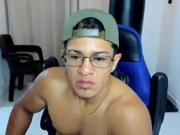 Chaturbate Live Sex Cam of tom_kingfit
