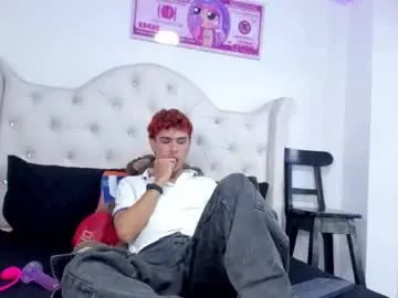 Chaturbate Live Sex Cam of aiiden_15