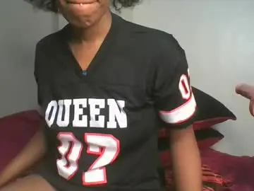 Chaturbate Live Sex Cam of curvylyin