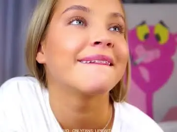 Chaturbate Live Sex of lipswithsmileonthem