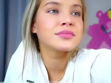 Chaturbate Sex Cam of lipswithsmileonthem