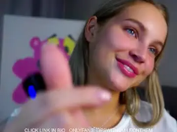 Chaturbate Free Live Porn of lipswithsmileonthem