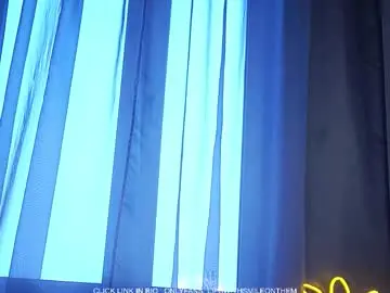 Chaturbate Adult Video Chat of lipswithsmileonthem