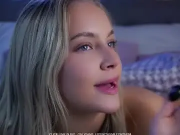 Chaturbate Live Porn of lipswithsmileonthem