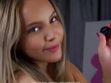 Chaturbate Live Sex Cam of lipswithsmileonthem