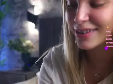 Chaturbate Adult Video Chat of lipswithsmileonthem