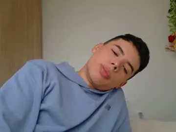 Chaturbate Live Sex Cam of sweetzamuel