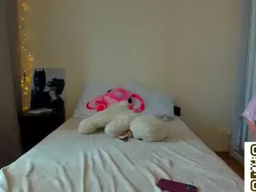 Chaturbate Live Sex Cam of bella_foryou