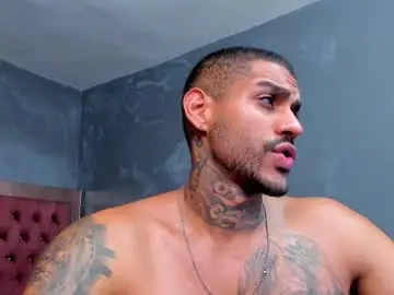 Chaturbate Live Sex of luigi1_