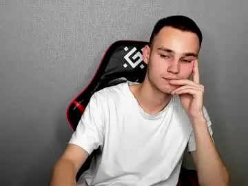 Chaturbate Best live sex cam show of robert10211