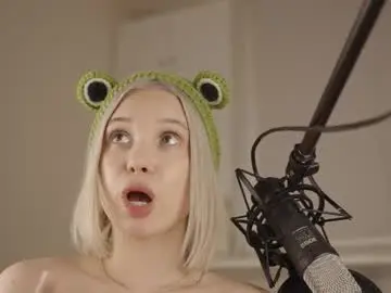 Chaturbate Free Live Porn of jennyplaudis_