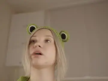 Chaturbate Live Sex Cam of jennyplaudis_