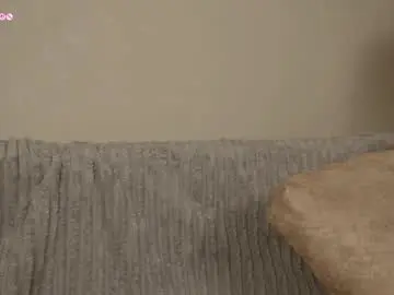 Chaturbate Live Sex Cam of jennyplaudis_