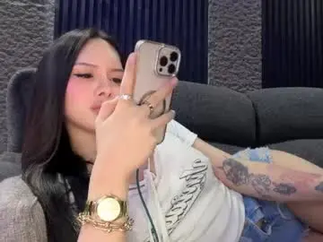 Chaturbate Live Sex Cam of hugecockeightine