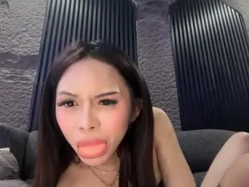 Chaturbate Live Porn of hugecockeightine