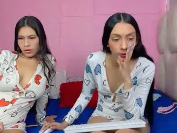 Chaturbate Live Sex Cam of petitestrawberry18