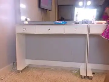 Chaturbate Free Porn Cam of petitestrawberry18