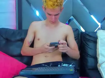 Chaturbate Live Sex Cam of hotboyx_