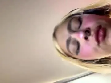 Chaturbate Live Porn of maddiiebrooks