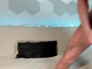 Chaturbate Sex Cam of dennis_bloom