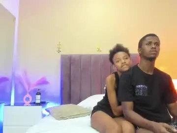 Chaturbate Live Sex Cam of kiarasimons_