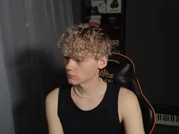 Chaturbate Live Sex Cam of kirill_20_cm