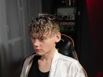 Chaturbate Live Sex Cam of kirill_20_cm