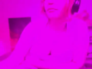 Chaturbate Live Sex Cam of krystalsyxx
