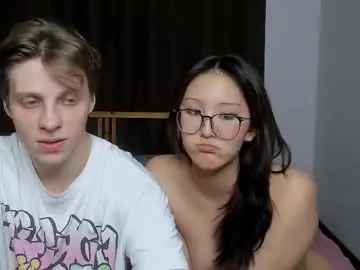 Chaturbate Live Sex Cam of blossomandbee