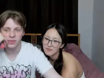 Chaturbate Live Sex Cam of blossomandbee