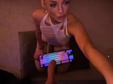 Chaturbate Watch Live Sex Cams of redhead_shark