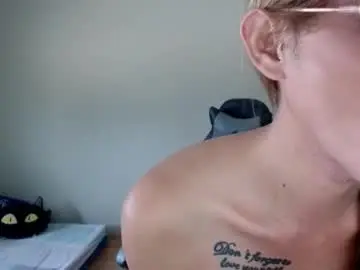 Chaturbate Live Sex Cam of iris_lubiskaya