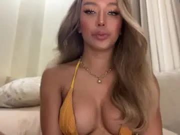Chaturbate Live Sex Cam of yourlovingpearlita1000